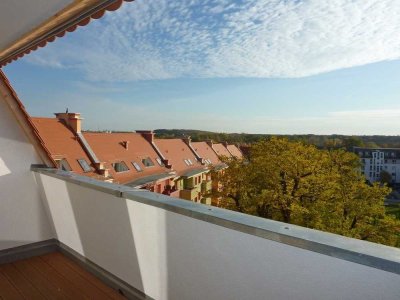 Hochwertig sanierte 2-Raumwohnung mit Loggia und Blick ins Grüne - im Baudenkmal nahe Auensee !!