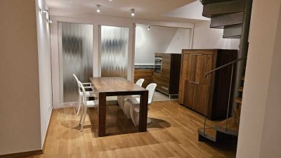 Exklusive 2,5-Zi. Maisonette-Wohnung mit Balkon, EBK, Teilmöbliert im Herzen von Aachen