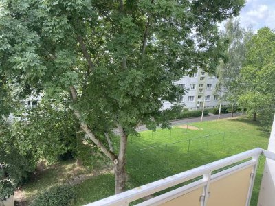 Gera/Langenberg: Günstige, gut geschnittene 4-Zimmer-Wohnung