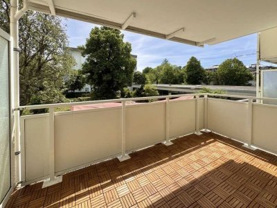 Zuhause mit 2 Zimmern in München-Solln, Aufzug, Südbalkon