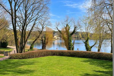 Moderne 2-Zimmer-Wohnung in erster Wasserreihe mit Balkon und direktem Seeblick am Tiefen See