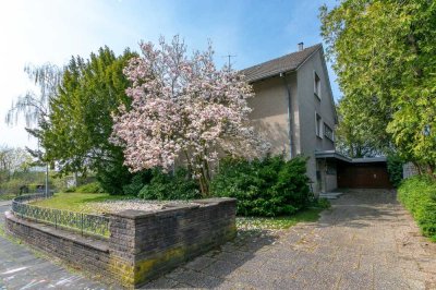 Leverkusen-Küppersteg: 
Zweifamilienhaus mit Genehmigungsoptionen in einer ruhigen Stichstraße