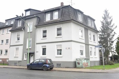 Schöne 3-Zimmer Wohnung mit Balkon und Küche.