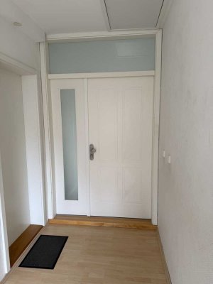 Alltbau  3-Zimmer-Wohnung mit Balkon in Frankfurt-Eschersheim