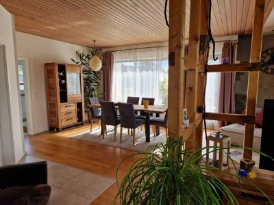 Bezugsfrei von privat: Helle Dachgeschoss-Maisonette mit großem Balkon und 2 Tageslicht-Bädern