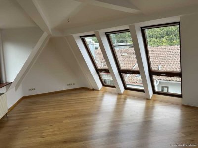 Zentrumsnahe Wohnung über den Dächern von Geislingen mit wunderschönem Ausblick über die Fünftälerst