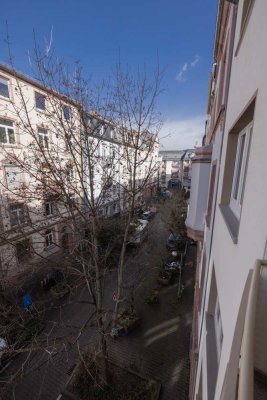 Schöne neu renovierte 2-Zimmer Balkonwohnung in Bockenheim