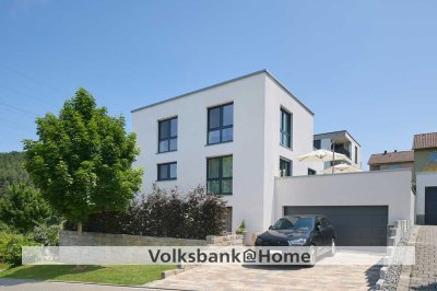Modernes Wohnen mit Stil: Exklusive Immobilie in Nagold mit Garten & zusätzlichem Naturgrundstück