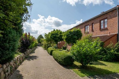 Flensburg, Tarup: attraktives Reihenmittelhaus mit schönem Grundstück