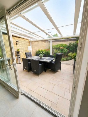 Stilvolles Reihenhaus mit Atrium, zusätzlichem Garten & vielseitigen Nutzflächen