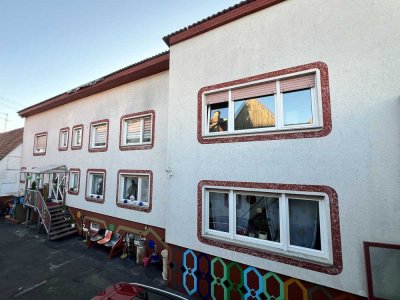 ~~ GERÄUMIGES EINFAMILIENHAUS MIT HOF UND GROßEM GARTEN ~~