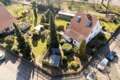 Familienfreundliche Doppelhaushälfte mit Garten und Entwicklungspotenzial in Berlin-Heiligensee