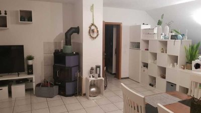 Gemütliche Dachgeschosswohnung mit Balkon in Schieder zu vermieten.