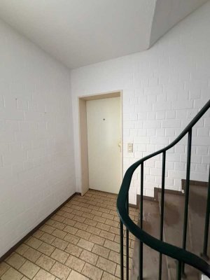 2-Zimmerwohnung mit Loggia und Einbauküche in Krefeld-Inrath