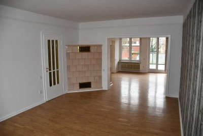 Zentrale, gepflegte 6-Zimmer-Wohnung über zwei Etagen mit Balkon und Einbauküche in Ahlen