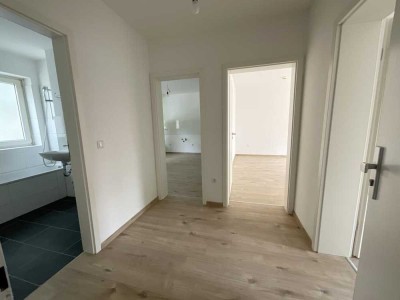 Komplett renovierte 2-Zimmer-Wohnung mit Balkon und neuem Bad!