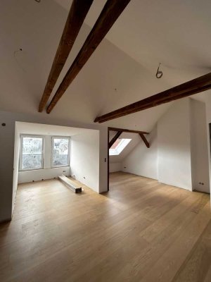 Neubau 3-Zimmer-DG-Wohnung mit EBK + Garten + Stellplatz
