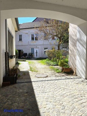 1 Zimmer Wohnung – irgendwie speziell – Sommerwohnung - RENOVIERUNGSBEDÜRFTIG