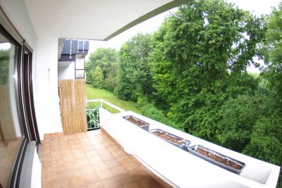 Sofort frei! Schöne 3-Zimmer-Wohnung mit Westbalkon und Einzelgarage im 1. Obergeschoss