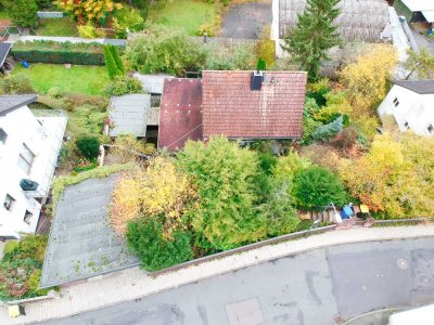 Solides Haus mit großem Wohnbereich, XL-Balkon und Garten