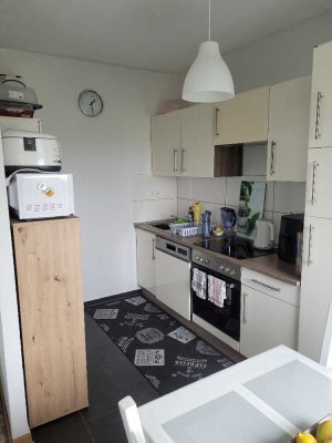 KAPITALANLAGE: Neuwertige, schicke 2-Zimmer-Wohnung mit Balkon und Stellplatz in ruhiger Lage