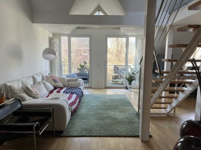 Wunderschöne, ruhige, lichtdurchflutete Maisonette-Wohnung mit 3 Zi, Balkon und EBK