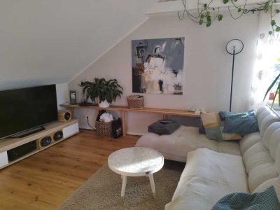Sonnige, ruhige, moderne 3-Zimmer- Wohnung mit großem Garten, Loggia und Doppelgarage in Diedorf
