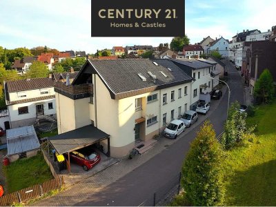 Attraktives MFH mit 3 Parteien mit Balkonen, Dachterrasse, Garage und Carport in Quierschied