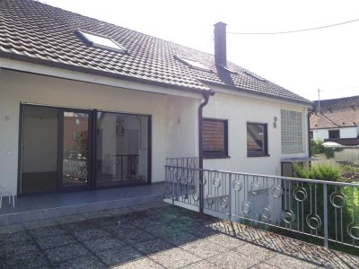 Zweifamilienhaus zu vermieten - 
ideal für Mehrgenerationenfamilie!
Frei ab sofort