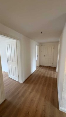 Erstbezug nach Sanierung im Kaiserviertel: Hochwertige 3 Zimmer DG-Wohnung inkl. neuer Küche