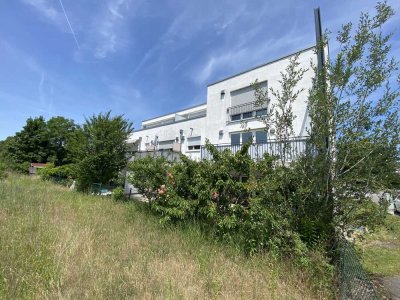 Wunderschöne, große 3 Zimmer Wohnung mit Balkon, Keller und TG- Stellplatz