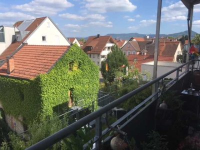 Stilvolle, neuwertige 3-Zimmer-Maisonettewohnung mit Balkon und EBK in Kirchheim unter Teck