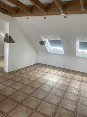 Dachgeschoss Wohnung mit Doppelgarage in Altenstadt-Oberau