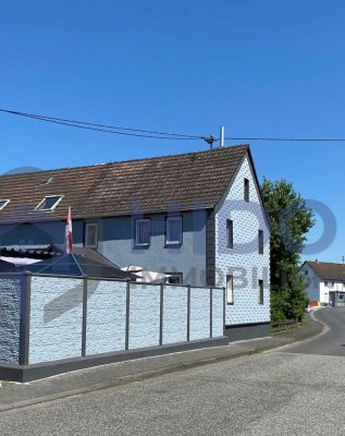 Großes Einfamilienhaus mit Ausbaupotenzial & 2 Garagen – für Handwerker & Familien