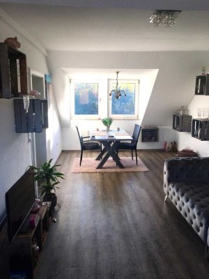 Dachgeschoss Wohnung mit eigenem Garten und Klimaanlage