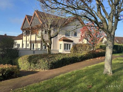 Großzügige barrierearme 3 Zimmer-Erdgeschoss-Wohnung mit Doppelgarage und großem Balkon