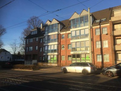 Helle Dachgeschosswohnung mit Loggia