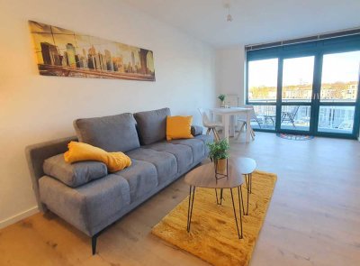 Komplett neu eingerichtet: 35 m²-Wohnung (WZ, Küche, neue EBK, Bad), Balkon, Aufzug, TG-Stellpl.,