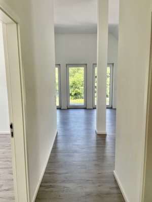 Helle, wertige 3-Raum-DG-Wohnung mit mit 2 Balkonen in Kelkheim (Taunus)