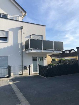 Neuwertige Wohnung mit Gartenanteil