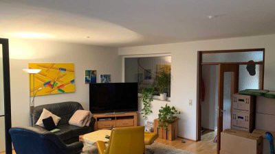 Ein Haus im Haus - Geräumige 4,5-Zimmer Wohnung auf zwei Ebenen mit Balkon im Herzen von Langenhagen