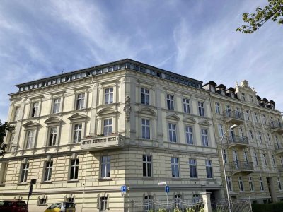 Sonnige, barrierefreie 2-Zimmer-Seniorenwohnung mit Designer-Einbauküche!