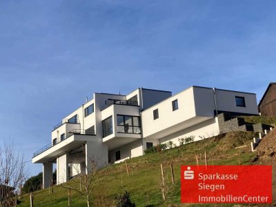 Neuwertiges Architektenhaus mit unverbaubarem Panoramablick und drei Garagen in Netphen-Brauersdorf