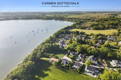 Fußläufig zum See: Luxuriöses Hideaway mit Naturgarten-Oase und Entertainment der Extraklasse
