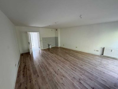 Endlich raus aus dem Elternhaus - modernisierte 1-Zimmer-Wohnung mit Balkon in beliebter Lage