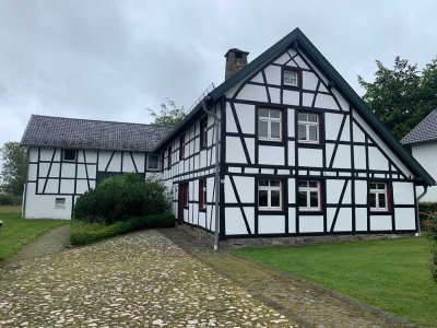 Außergewöhnliche Wohnung in denkmalgeschützter Winkelhofanlage