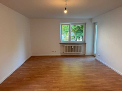 Helle 4-Zimmer-Wohnung mit Balkon und Parkett in München-Blodigstraße