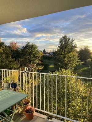 Moderne, lichtdurchflutete 4-Zimmer Wohnung mit Balkon