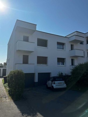 4-Familienhaus + 4 Garagen | Value Add Potenzial