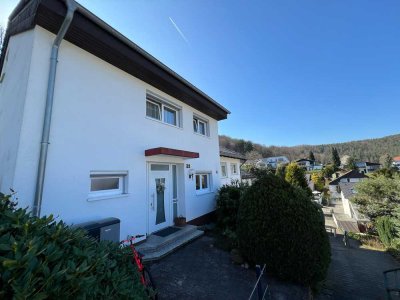 Komplett Oberflächensaniertes Reihenendhaus in ruhiger Waldrandlage